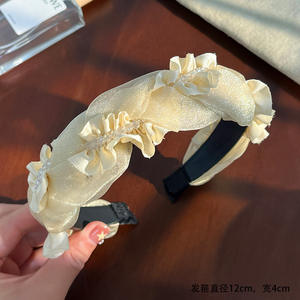 Élégant serre-tête en mousseline avec motif plissé effet neige et nœud papillon, bandeau en dentelle noire pour mariage, accessoires capillaires parfaits - Product Image 4