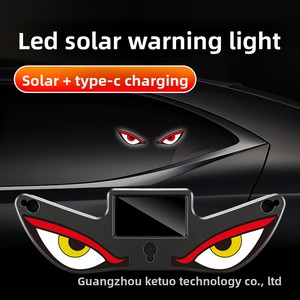 Feu de signalisation <span class=keywords><strong>LED</strong></span> solaire avec design yeux de démon <span class=keywords><strong>pour</strong></span> casques de voiture, pare-brise arrière et vitres de voiture - Product Image 5