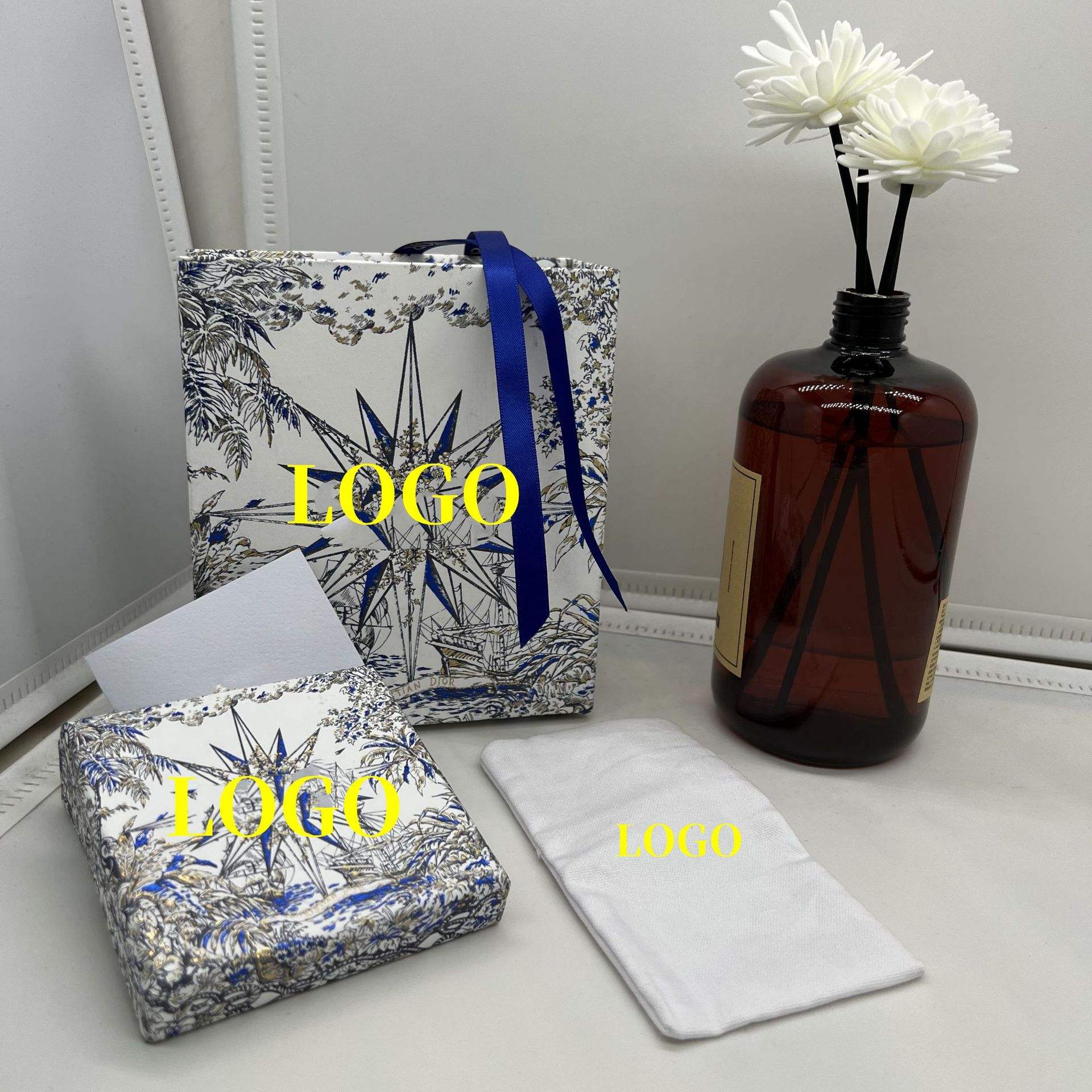 กล่องหนึ่งชุดรูปหกเหลี่ยม