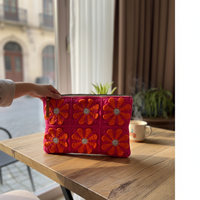 Tas Clutch Rajut Bunga Daisy 3D Buatan Tangan Tas Makeup Rajut Motif Granny Square Tas Ritsleting Besar