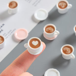 Ornamen Lanskap Mini Resin Baru Bentuk Cangkir Kopi Latte dengan Piring Mini DIY untuk Hiasan - Product Image 2