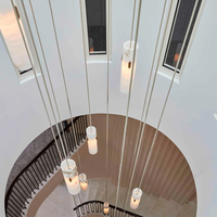 Lustre suspendu moderne pour escalier, avec abat-jour en albâtre naturel, idéal pour villa et maison