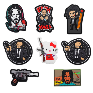 Insignias Tácticas Ecológicas de Goma Suave 3D con Diseños Divertidos de Personajes, con Imanes y Cuentas para Bolsos - Product Image 1