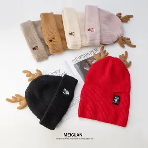 Topi Natal wanita, musim dingin bulu hangat topi rajut lucu Antler Beanie luar ruangan perlindungan dingin hadiah grosir