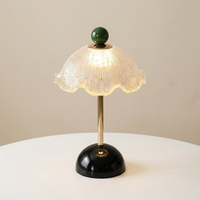 Lampe LED rétro en forme de fleur de champignon, lampe de table sans fil rechargeable avec abat-jour en acrylique pour la décoration de la maison