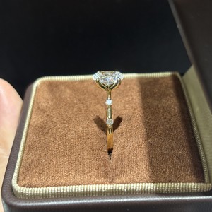 Anello di Fidanzamento e Matrimonio Personalizzato in Oro Massiccio 10k 14k 18k con Diamante Ovale Certificato IGI D VVS Coltivato in Laboratorio CVD/HPHT - Product Image 3