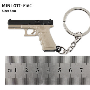 Portachiavi Personalizzati in Metallo Kirsite Souvenir Vintage con Logo, Modello di Arma <span class=keywords><strong>Pistola</strong></span> 3D G17 P90 MG3 <span class=keywords><strong>Mini</strong></span> P18C Lancia - Product Image 4