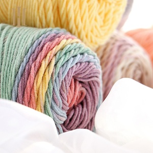 <span class=keywords><strong>Pelote</strong></span> <span class=keywords><strong>de</strong></span> fil à crocheter multicolore écologique en mélange <span class=keywords><strong>de</strong></span> <span class=keywords><strong>coton</strong></span> (45%) et d'acrylique (55%) <span class=keywords><strong>pour</strong></span> le tricot - Product Image 3
