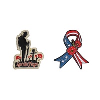 Pour ne pas oublier, Épinglette en émail Fleur Rouge 0 et Ruban Drapeau Américain, Broche en métal Fleur Rouge, Épinglette pour le Memorial Day et le Jour des Vétérans, Badge de revers