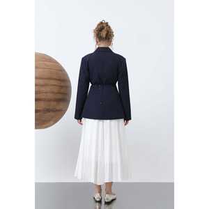 Blazer pour femme en tissu peigné noir, style double boutonnage, anti-plis - Product Image 3