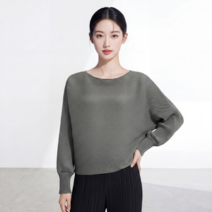 เสื้อยืดโอเวอร์ไซส์ทรงหลวม แขนยาว คอโอ สำหรับผู้หญิง ยี่ห้อมิยาเกะ ผ้าทอสีพื้น ระบายอากาศได้ดี ผลิตจากโพลีเอสเตอร์ที่เป็นมิตรกับสิ่งแวดล้อม - Product Image 4
