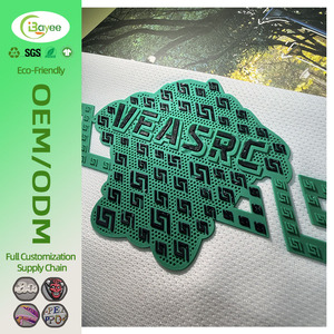 Étiquettes thermocollantes en silicone anti-déchirure et lavables avec motif de lettres irrégulières pour col de vêtement - Product Image 1