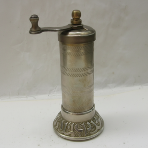 Juego de servir sal y pimienta de latón auténtico de fabricante OEM para usar en restaurantes de lujo o en configuraciones festivas de comedor para el hogar - Product Image 1