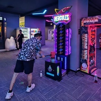 Machine de jeu d'arcade à monnayeur, type 'Hit Hammer', avec test de force et récompense par tickets