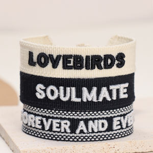 กำไลข้อมือออกแบบแต่งพู่สำหรับผู้หญิงปรับได้ปักตัวอักษรอุปกรณ์เสริมสายแฟชั่นที่กำลังมาแรง - Product Image 2