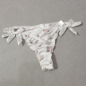 String sexy pour femme avec un grand nœud, séduisant et innocent, culotte à l'aspect doux et innocent avec design à lacets, taille basse - Product Image 1