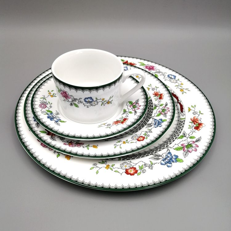 Ensemble de cinq morceaux