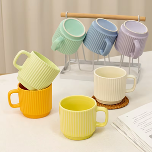 Tasse en céramique de Macaron mignon nordique avec conception de rayures simples isolée eau thermique froide bière thé lait fêtes tasse cadeau en boîte - Product Image 1