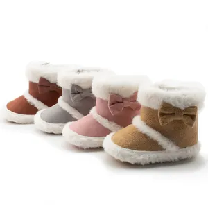 Nouveau design Bottes chaudes d'hiver en faux daim et coton Semelle souple Chaussures d'intérieur décontractées pour tout-petits Bottes pour bébés