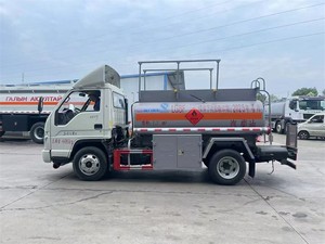 Camion-citerne Foton 4x2 de petite capacité pour le transport de carburant, d'huile, de diesel, d'essence, de GNC, de GPL à vendre - Product Image 4
