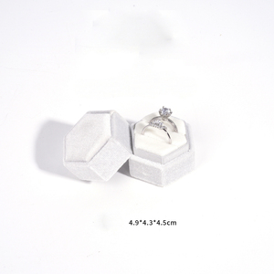 Venta al por Mayor de Cajas de Joyería Hexagonales de Terciopelo con Doble Anillo, Caja de Anillos Personalizada con Logotipo, Caja de Almacenamiento de Anillos de Lujo para Regalos - Product Image 4
