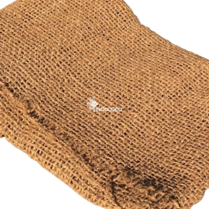 Voile d'ombrage élégante offrant une protection UV efficace et un design durable pour les espaces extérieurs modernes - Product Image 4