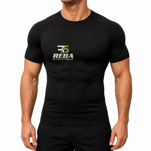T-shirt de compression à manches courtes pour homme REBA, noir, col rond, coupe ajustée, sportif, logo imprimé - Product Image 1