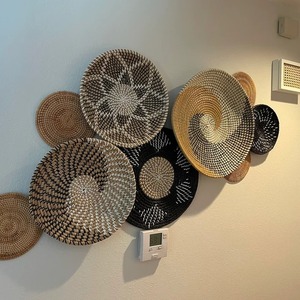 Paniers muraux suspendus <span class=keywords><strong>en</strong></span> <span class=keywords><strong>osier</strong></span> blancs Art Déco faits à la main de haute qualité Kingwillow pour la décoration murale d'anniversaire ou de salon - Product Image 2