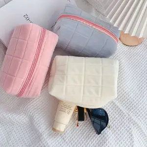 Vente en gros de sac de cosmétiques de voyage en fourrure rose personnalisé Cadeau promotionnel Accessoires de voyage Mini trousse de maquillage pour filles