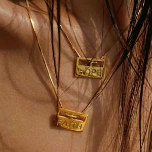 Collier pendentif en acier inoxydable étanche <span class=keywords><strong>de</strong></span> marque carrée, avec inscription « Lucky Faith Hope », idée cadeau <span class=keywords><strong>de</strong></span> bijoux - Product Image 6