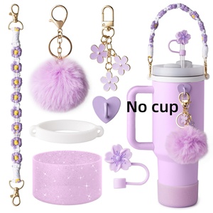 Nouveaux accessoires pour tasses : Pendentif corde de transport, Capuchon de paille en silicone motif fleur, Chaîne avec pendentif boule en peluche, Décoration de tasse. Sans tasse ni paille. - Product Image 1