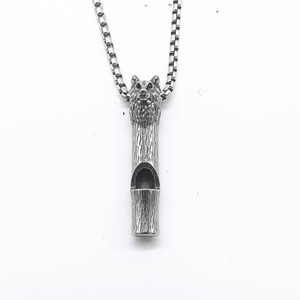 Collier pendentif tête de loup Yunnique en argent tibétain, bijou unisexe tendance en forme d'animal avec design sifflet - Product Image 1