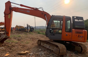 รถขุดฮิตาชิ ZX130 มือสอง ขนาดกลาง 13 ตัน รุ่น Zaxis 130 ของญี่ปุ่น พร้อมอะไหล่หลักๆ เช่น มอเตอร์ เครื่องยนต์ เกียร์บ็อกซ์ และปั๊มเกียร์ - Product Image 3