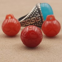 Desain Pola Khusus Bulat Satu Lubang Hijau Merah Putih Kuning 12mm Kancing Batu Giok untuk Aksesori Liontin