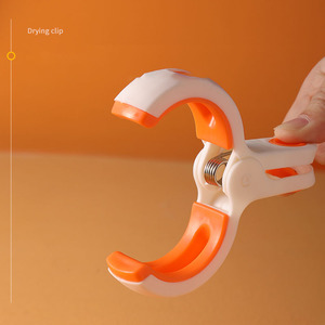 Pinces à linge en plastique grandes et robustes <span class=keywords><strong>pour</strong></span> la vente directe, idéales <span class=keywords><strong>pour</strong></span> fixer les couettes et servir <span class=keywords><strong>de</strong></span> pinces à <span class=keywords><strong>serviettes</strong></span> <span class=keywords><strong>de</strong></span> <span class=keywords><strong>plage</strong></span>. - Product Image 4