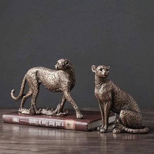 Statuetta in Poliresina, Lavorazione Delicata, Vivace Figurina di Grande Felino (Leopardo, Leone) in Resina, Decorazione per Casa e Giardino - Product Image 4