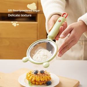 Solution complète pour tamiser la <span class=keywords><strong>farine</strong></span> sur le thème de l'ours : votre outil indispensable pour des séances de pâtisserie amusantes et efficaces - Product Image 2