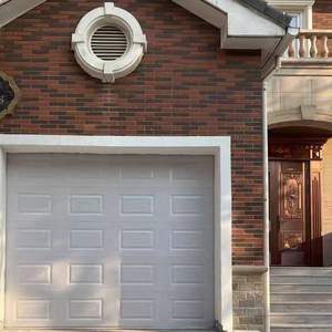 <span class=keywords><strong>Porte</strong></span> <span class=keywords><strong>de</strong></span> <span class=keywords><strong>garage</strong></span> sectionnelle électrique en aluminium et acier galvanisé, style ferme, avec portes vitrées automatiques sans cadre et <span class=keywords><strong>petite</strong></span> fenêtre transparente - Product Image 4