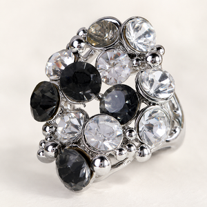 Anello dalla forma irregolare per donna, stile geometrico unico, accessorio da dito per l'uso quotidiano - Product Image 4