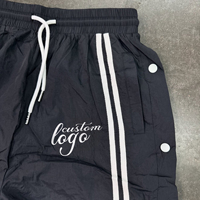 Celana nilon keringat bergaris-garis kaki lebar kustom untuk pria celana olahraga longgar bertumpuk celana Jogging celana kargo nilon