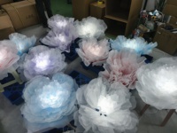 Fleurs géantes lumineuses en soie à ouverture électrique colorées, décorations personnalisées à la main pour mariages, vitrines, événements festifs