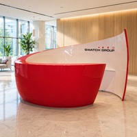 Bureau d'accueil en surface solide rouge personnalisé, durable et réparable pour hall d'entreprise