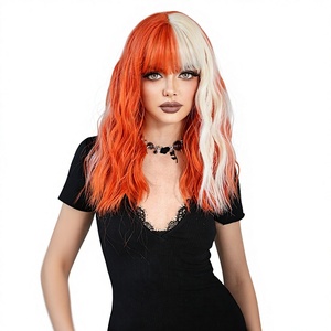 Perruque pour femme, style influenceur, en soie haute température, naturelle et réaliste, couleur or-orange, longueur aux épaules, <span class=keywords><strong>cheveux</strong></span> ondulés bouclés avec <span class=keywords><strong>frange</strong></span> - Product Image 1