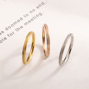 Anillos de Acero Inoxidable de Titanio de 2 mm de Ancho, Anillos Esmerilados para Hombre y Mujer, Joyería Fina, Anillos de Compromiso para Parejas, Accesorios - Product Image 1
