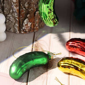 Adorno Navideño Colgante de Cristal Hecho a Mano con Forma de Pepino, Adorno Festivo de Cristal para Decoración del Árbol de Navidad - Product Image 2