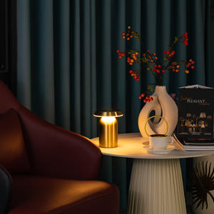 Lampe de table portable magnétique rechargeable en gros, télécommande sans fil, design moderne, tête flexible pour la décoration de l'hôtel et de la maison - Product Image 4