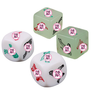 Personalizado al por mayor divertido acrílico 20MM posición sexual 6 lados 1 dados en par adulto pareja juego brillan en la oscuridad Sexy luminoso juego de dados - Product Image 6