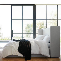 Base de lit moderne pleine grandeur en tissu de lin gris foncé lit carré rembourré pour meubles de chambre à coucher design populaire