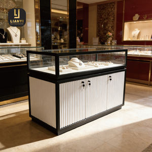 Gabinete de Joyería de Madera Sólida Personalizado con Interior de Terciopelo Iluminado con LED y Cerradura de Seguridad, Hecho de Nogal Premium para Tiendas Clásicas - Product Image 2