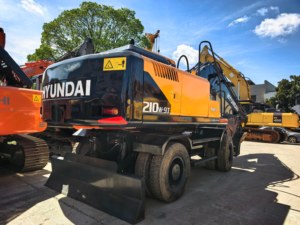 Excavadora de Ruedas Usada Hyundai de 21 Toneladas, Modelo 210w-9 210w-7 2022, Motor Cummins, Accesorios Personalizados de Alta Calidad para Trabajos en Carreteras - Product Image 3